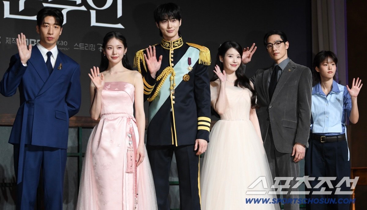 Cặp đôi hoàng tử - công chúa đẹp nhất 2026 là đây: Visual cổ tích thần tiên, xa hoa lộng lẫy chói cả mắt- Ảnh 1.