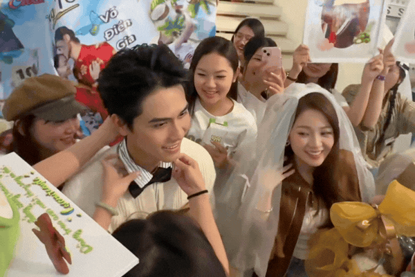 Gọi đây là đám cưới đẹp nhất Việt Nam có quá không: Cô dâu nhan sắc thượng thừa, chú rể giàu nứt đố đổ vách- Ảnh 2.