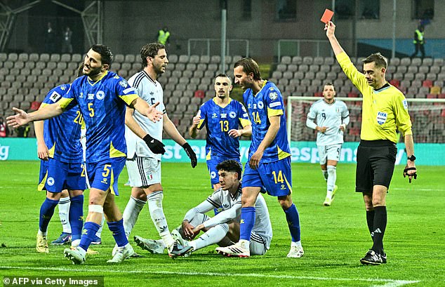 Cầu thủ Italy gục ngã vì lại lỡ hẹn World Cup, 20 năm trượt dài từ đỉnh cao vô địch thế giới- Ảnh 1.