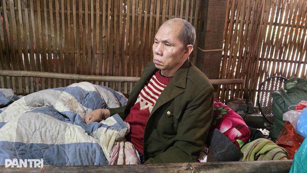 Chăm chồng liệt, nuôi 2 cháu nhỏ, người phụ nữ nghèo thấp thỏm lo nhà sập - 1