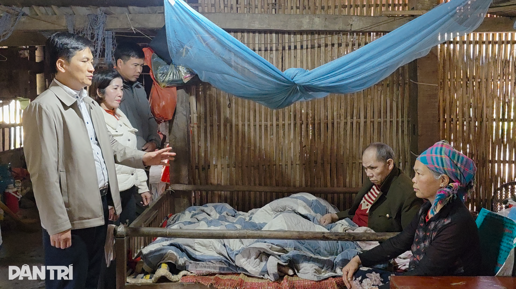 Chăm chồng liệt, nuôi 2 cháu nhỏ, người phụ nữ nghèo thấp thỏm lo nhà sập - 6