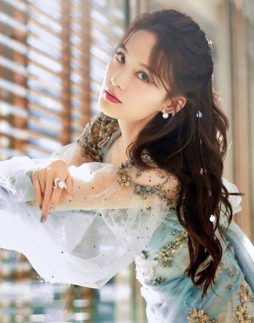 Ca sĩ Lý Thấm từng bị tố hát nhép.