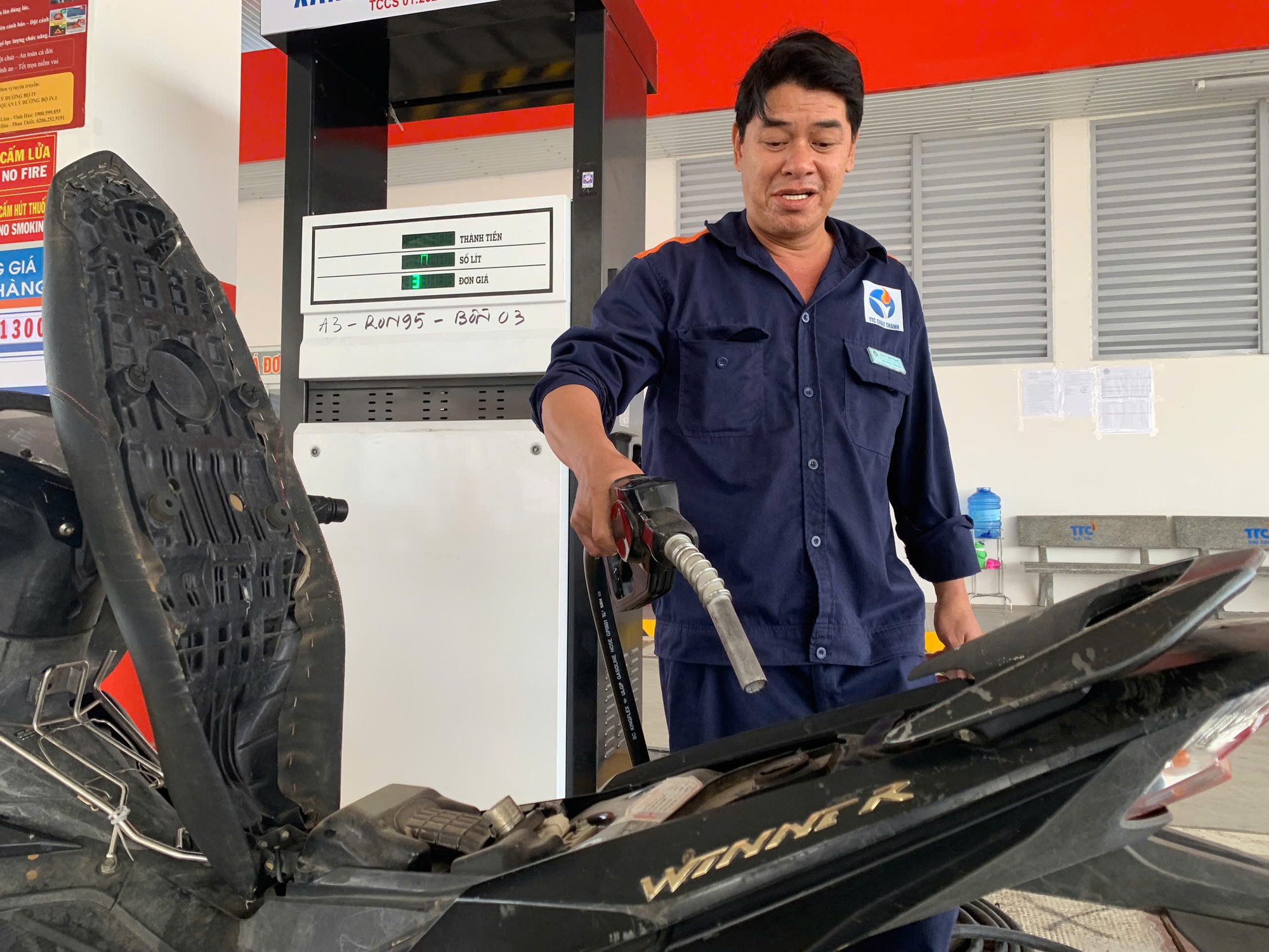 Chi 520 triệu USD để bình ổn giá xăng dầu 1 Việt Nam chi 520 triệu USD để bình ổn giá xăng dầu - Ảnh 1.