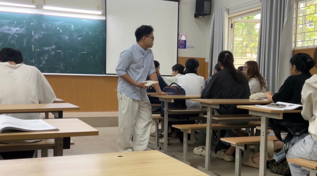 Chia sẻ thú vị của nam sinh biết 4 thứ tiếng, học năm 2 đã làm trợ giảng  - 1