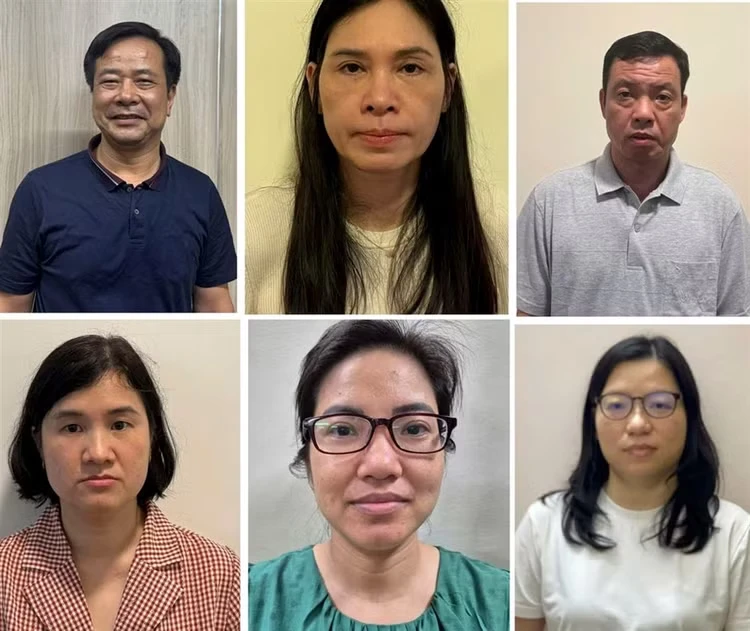 Các bị can (từ trái qua phải): Nghiêm Quốc Hưng, Phạm Thị Hạnh, Nguyễn Đình Thám, Đặng Thị Phương, Trần Hồng Hạnh, Nguyễn Thị Cẩm Anh. Ảnh: BCA các bị can doanh thu cựu thứ trưởng nhận hối lộ.jpg