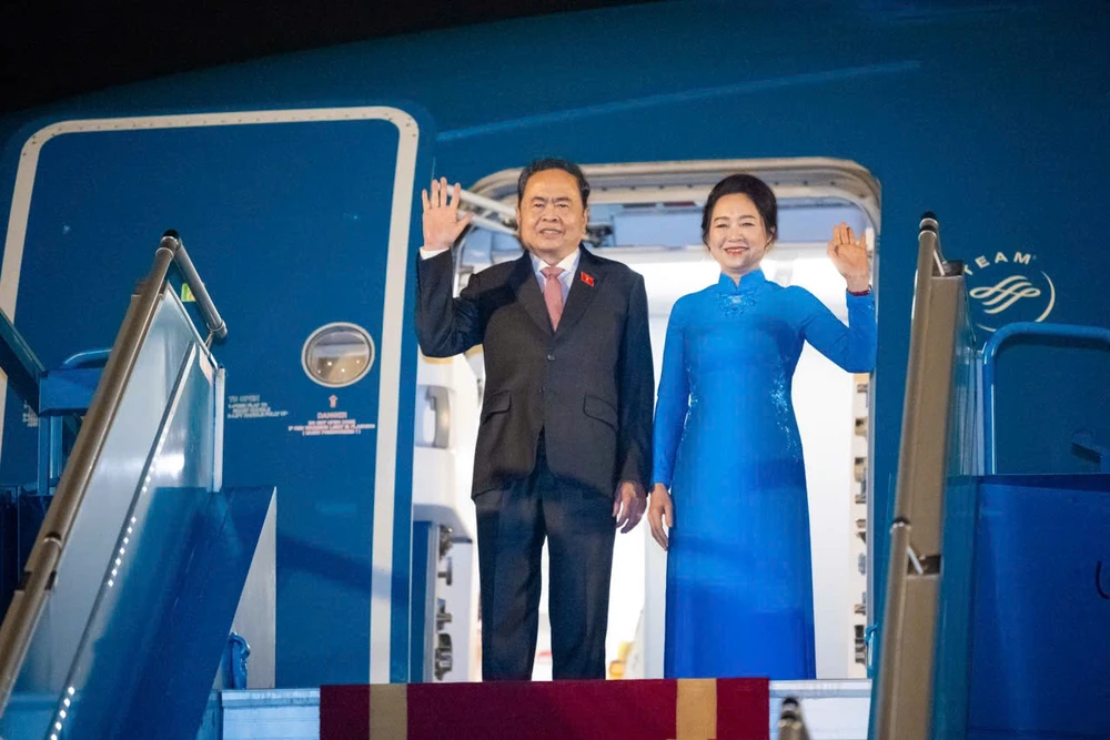 Chủ tịch Quốc hội Trần Thanh Mẫn và Phu nhân cùng Đoàn đại biểu cấp cao Việt Nam lên đường thăm chính thức Italia. Ảnh: PHẠM THẮNG chu-tich=quoc-hoi-2.jpg