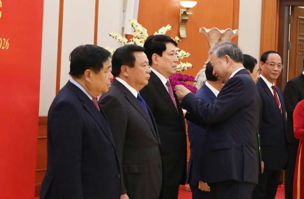 Chủ tịch nước, Thủ tướng và nhiều lãnh đạo cấp cao được tặng Huân chương - 1