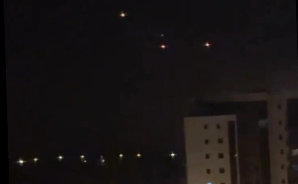 Chuẩn bị đàm phán với Iran, Mỹ "ép" Israel? 1 Chiến sự Trung Đông ngày 10-4: Ukraine nói hạ UAV Iran ở nhiều nước, Israel đe dọa các xe cứu thương - Ảnh 1.