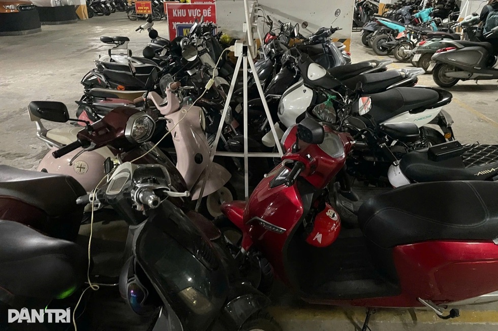 Chung cư ở Hà Nội “đau đầu” với trạm sạc xe điện - 1