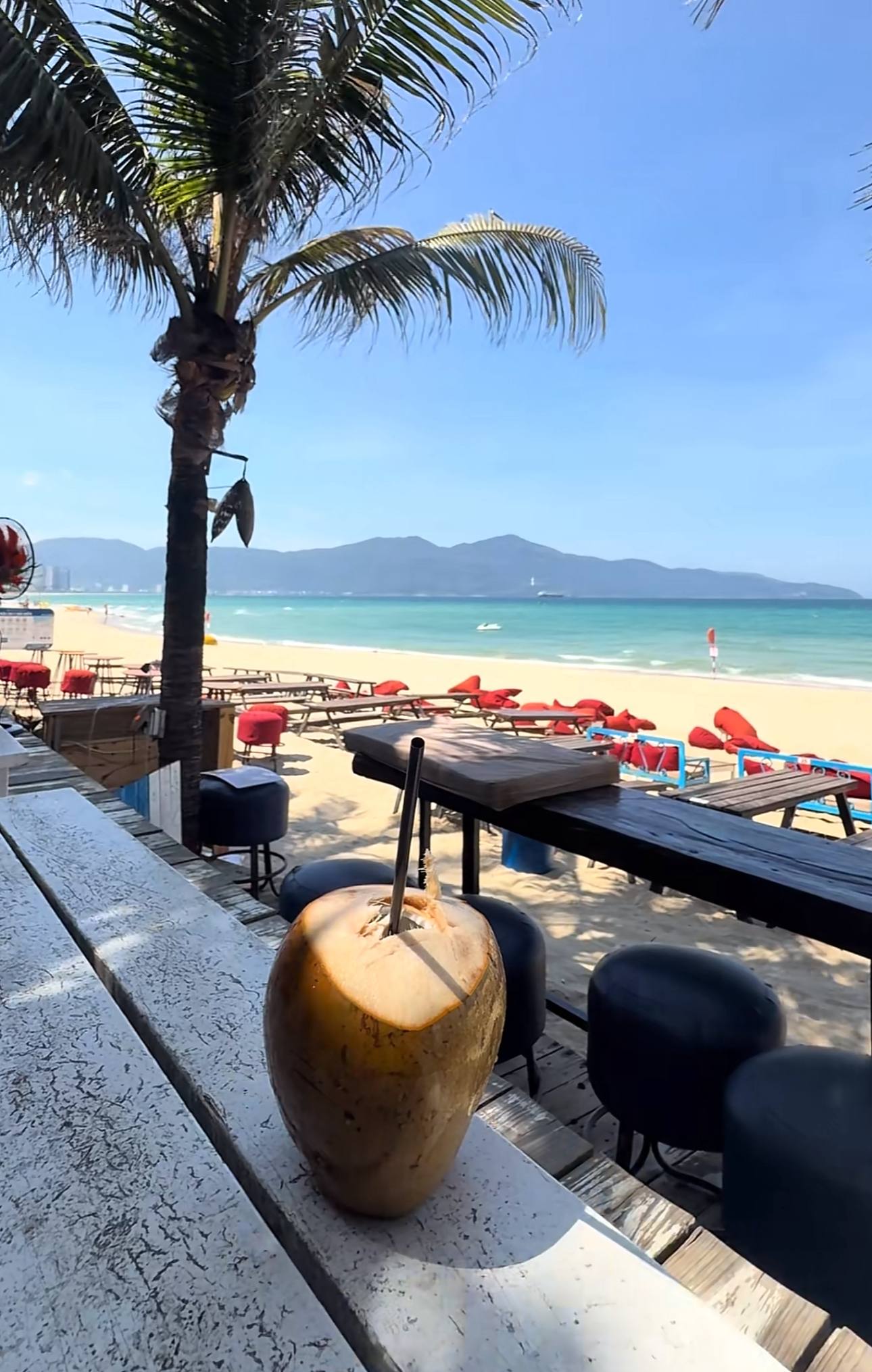 Chuyện lạ Đà Nẵng: Chuối chiên vỉa hè đang bán chạy bỗng đồng loạt biến mất nhường chỗ cho thức uống giải nhiệt chưa tới 20.000 đồng- Ảnh 1.