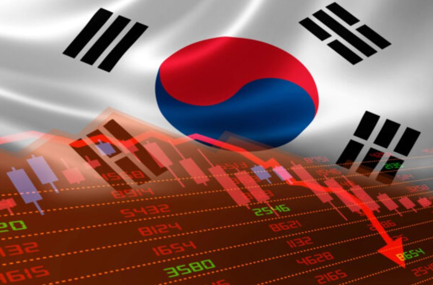 Chứng khoán chạm đáy lịch sử, đồng tiền thấp nhất 17 năm, người dân đổ xô trữ… túi rác: Chuyện gì đang xảy ra với nền kinh tế lớn thứ 4 châu Á?- Ảnh 1.