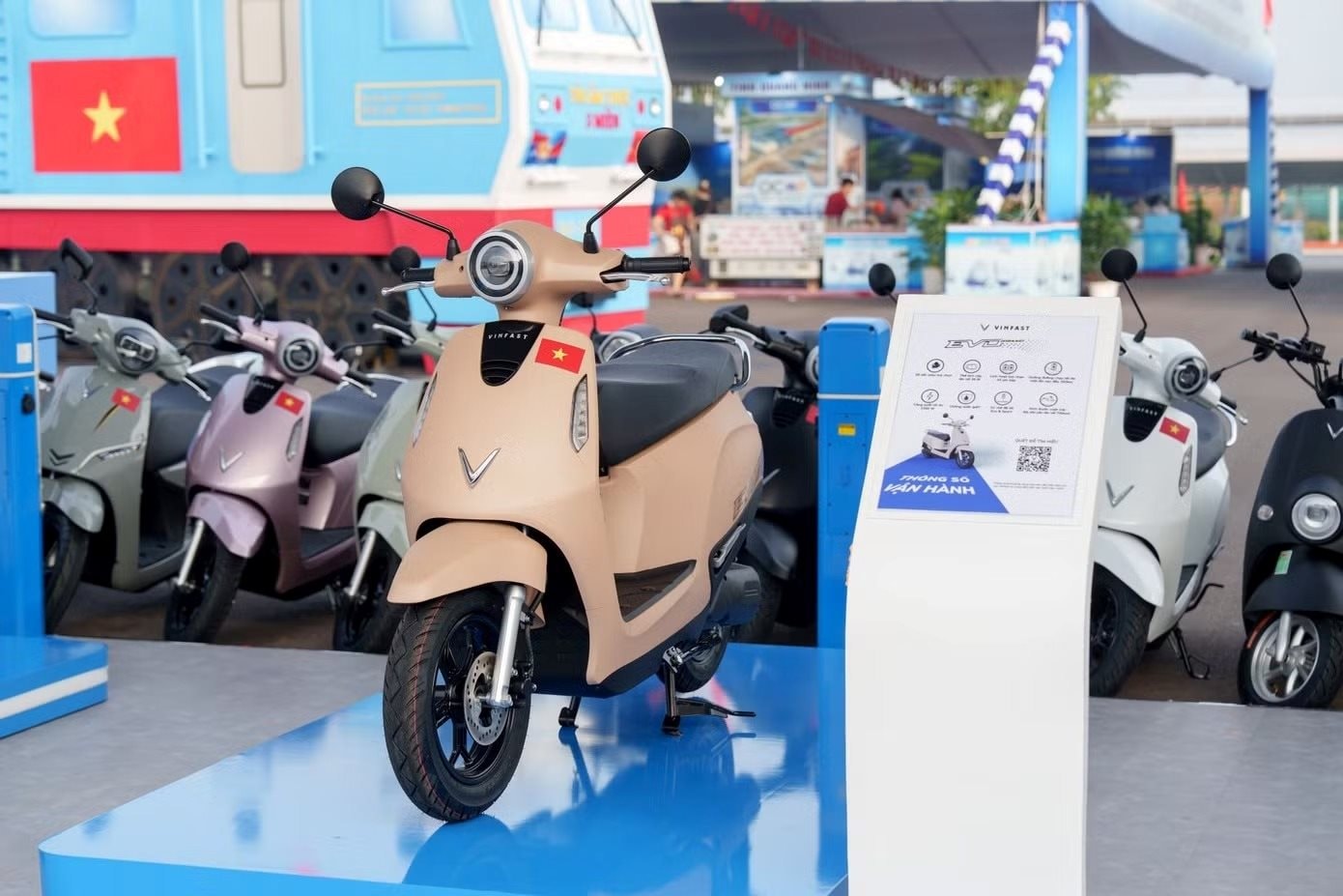 Co mau di 200 km moi het pin danh sach