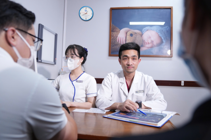 Bác sĩ IVF Tâm Anh đang tư vấn cho một cặp đôi. Ảnh minh họa: Bệnh viện Đa khoa Tâm Anh