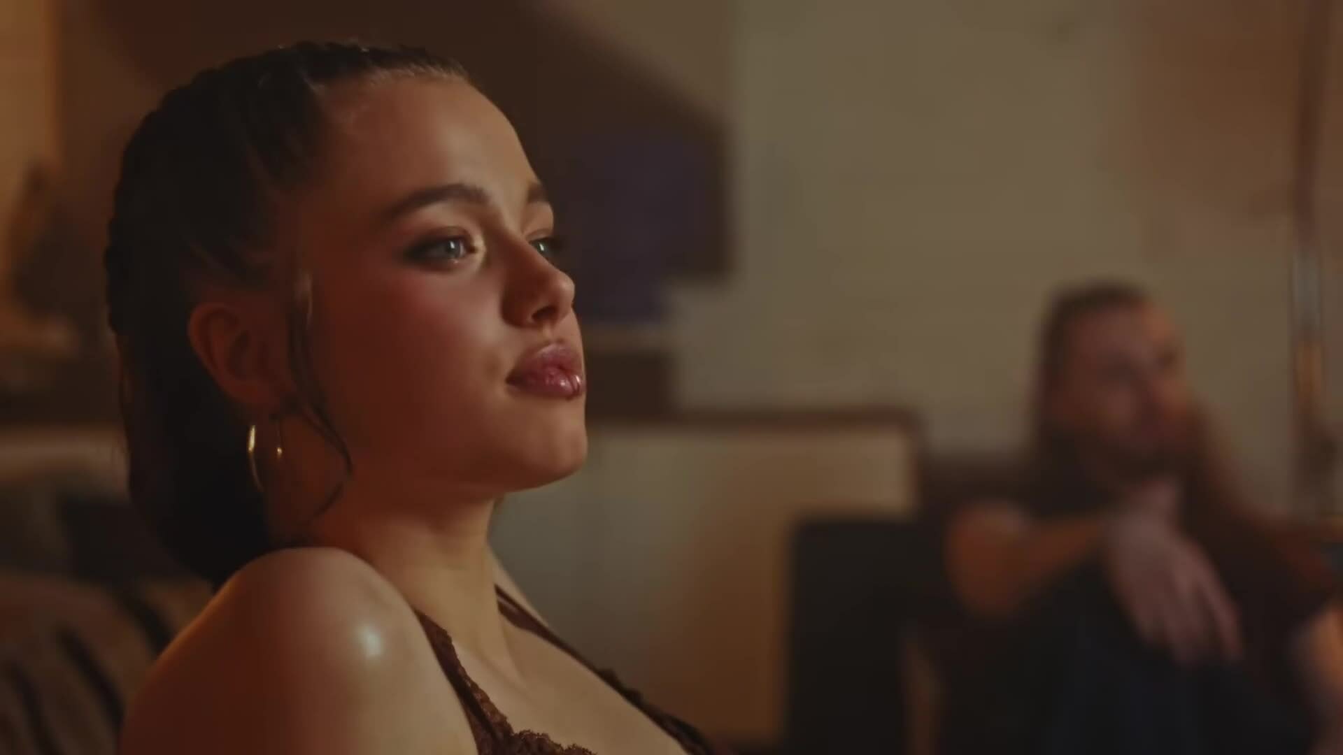 Teaser MV Kpop "What's a Girl To Do" có Shiloh đóng