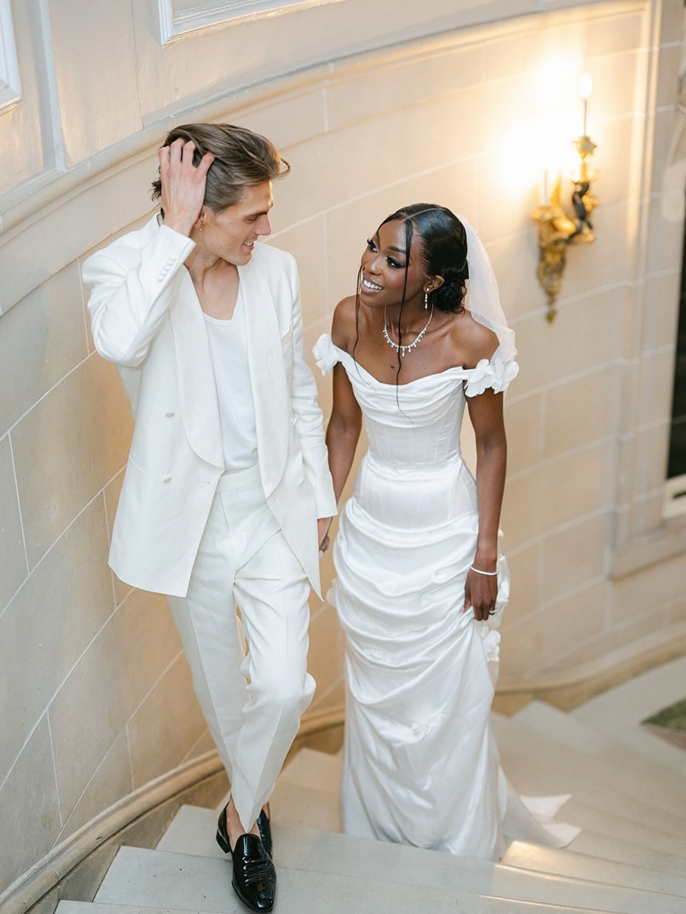 Cơn sốt đến Việt Nam may đồ: Cô dâu Mỹ khen tay nghề thợ Việt nhất thế giới - 1