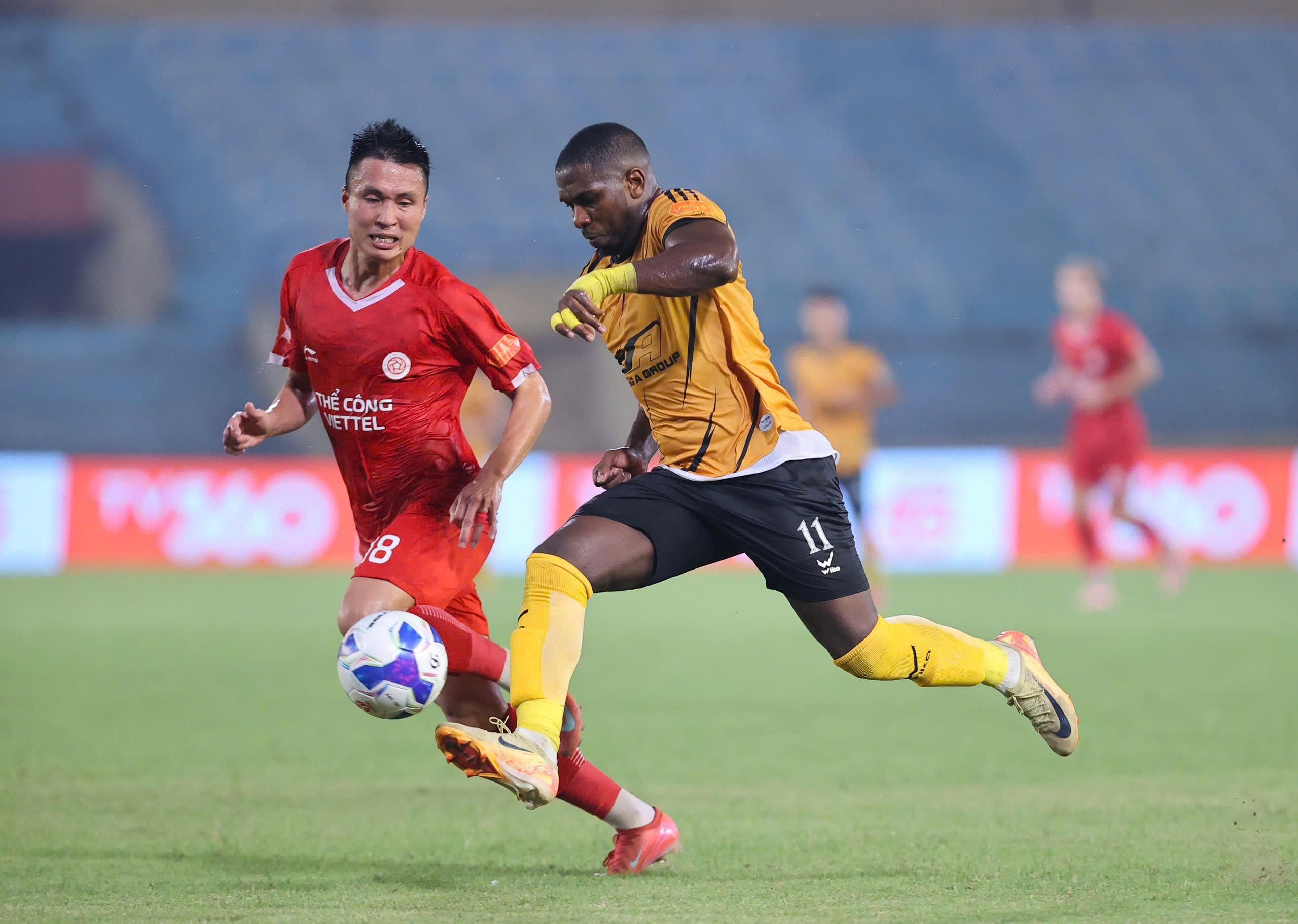 Vòng 18 V-League: Công an Hà Nội rơi điểm, PVF-CAND thoát chót bảng - Ảnh 1.