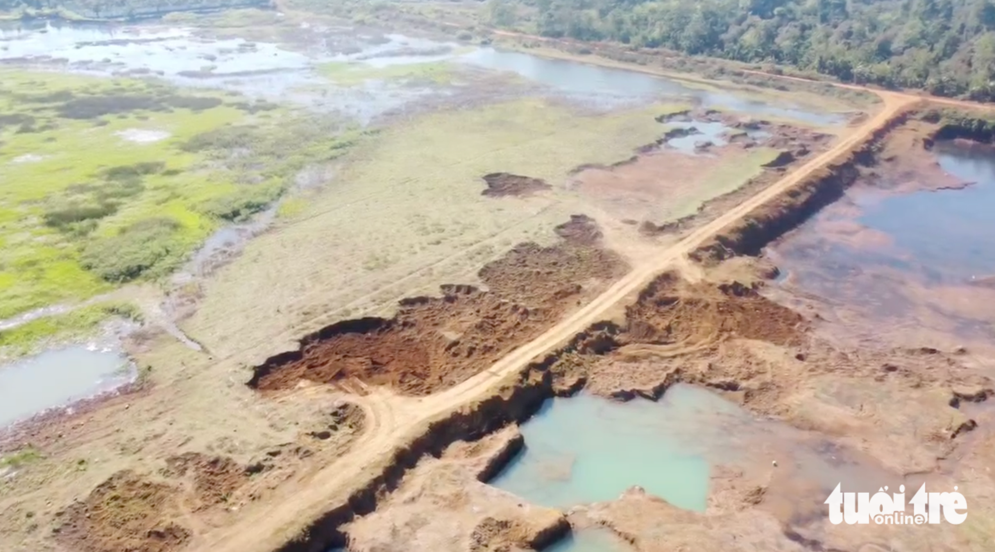 múc đất - Ảnh 1.