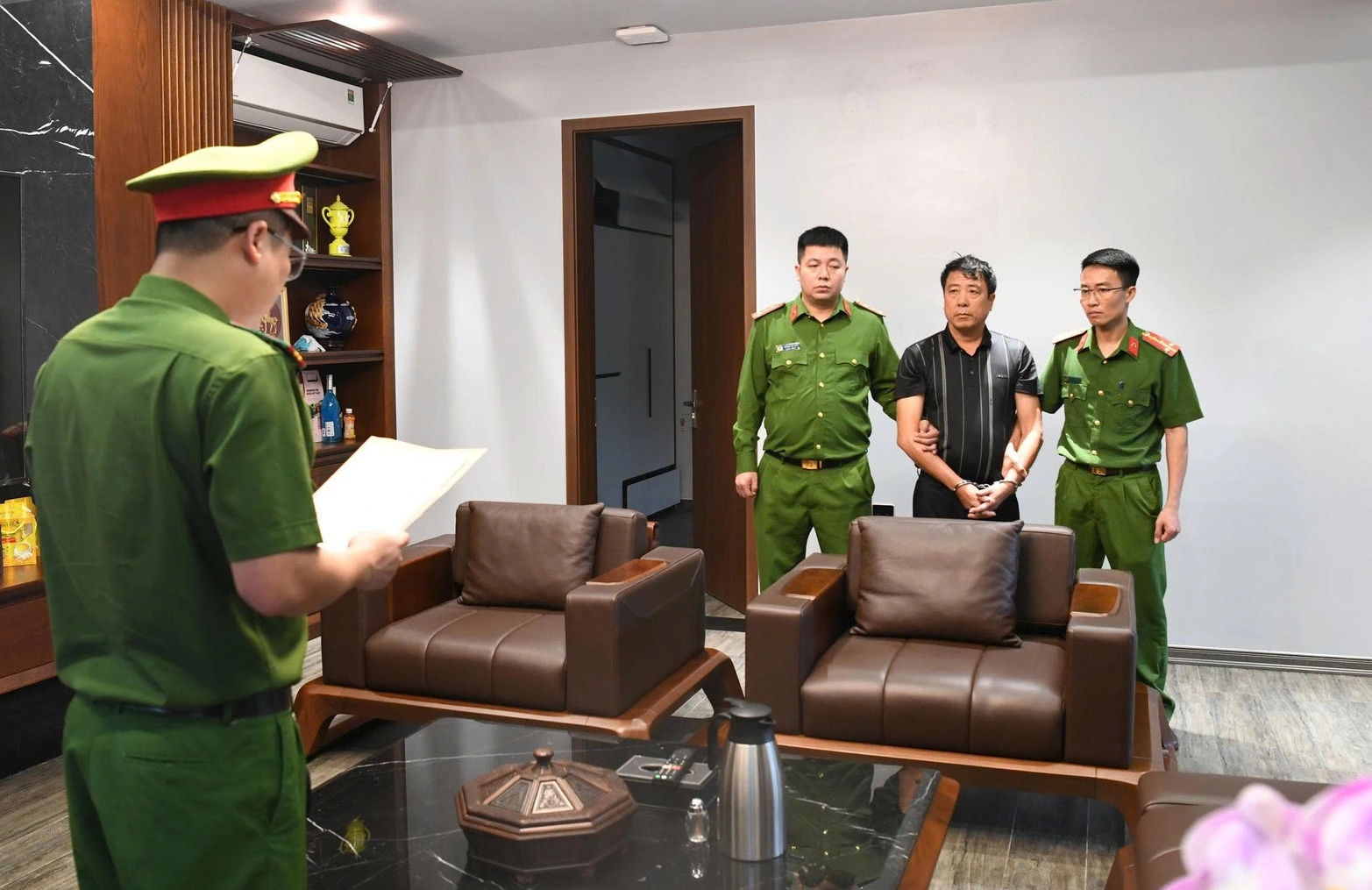 Công an tỉnh Phú Thọ bắt giam 5 giám đốc và 1 cựu phó chủ tịch xã 1 Công an tỉnh Phú Thọ bắt giam 5 giám đốc và 1 cựu phó chủ tịch xã - Ảnh 1.