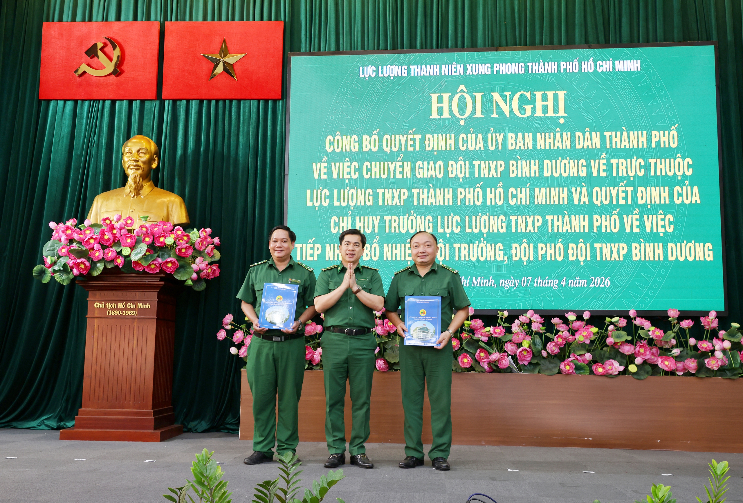 Công bố quyết định của UBND TPHCM về Lực lượng Thanh niên xung phong 1 Công bố quyết định của UBND TPHCM về Lực lượng Thanh niên xung phong - Ảnh 1.