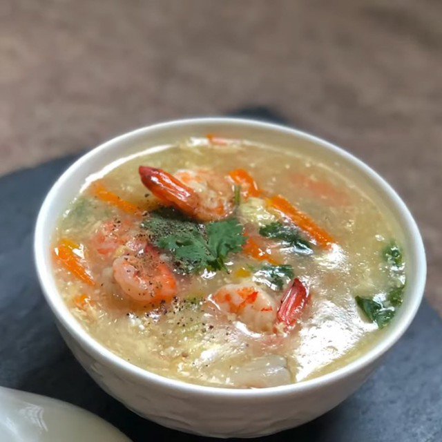 Súp tôm nấm bào ngư, món ăn bồi bổ cho bệnh nhân gan mau hồi phục.