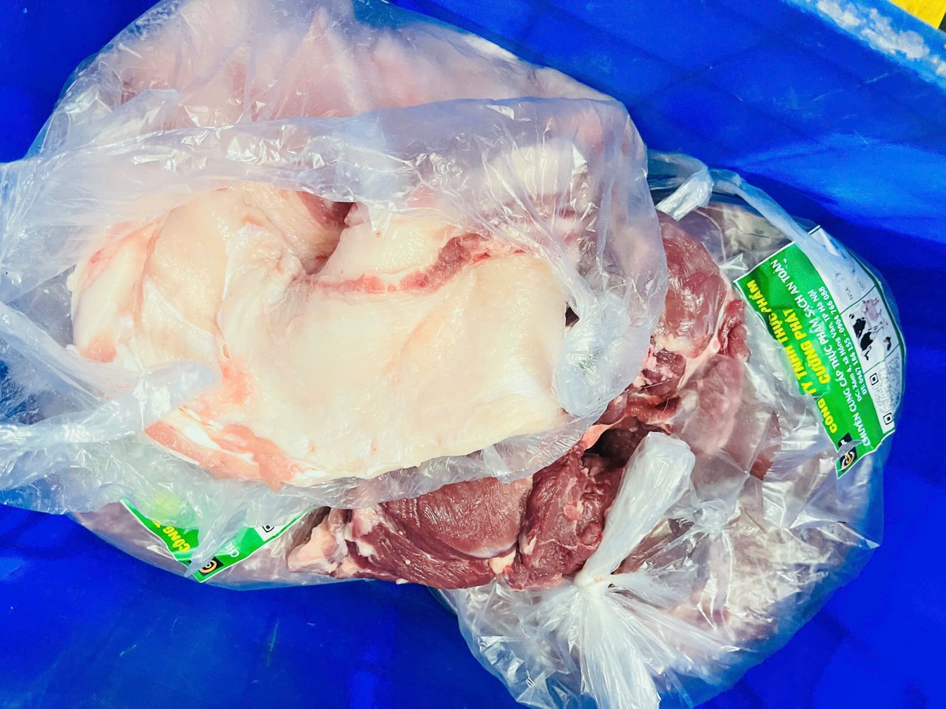 Công ty chế biến và nhà trường có trách nhiệm với thịt heo nhiễm bệnh vào trường học - Ảnh 1. Công ty chế biến và nhà trường có trách nhiệm với thịt heo nhiễm bệnh vào trường học - Ảnh 1.