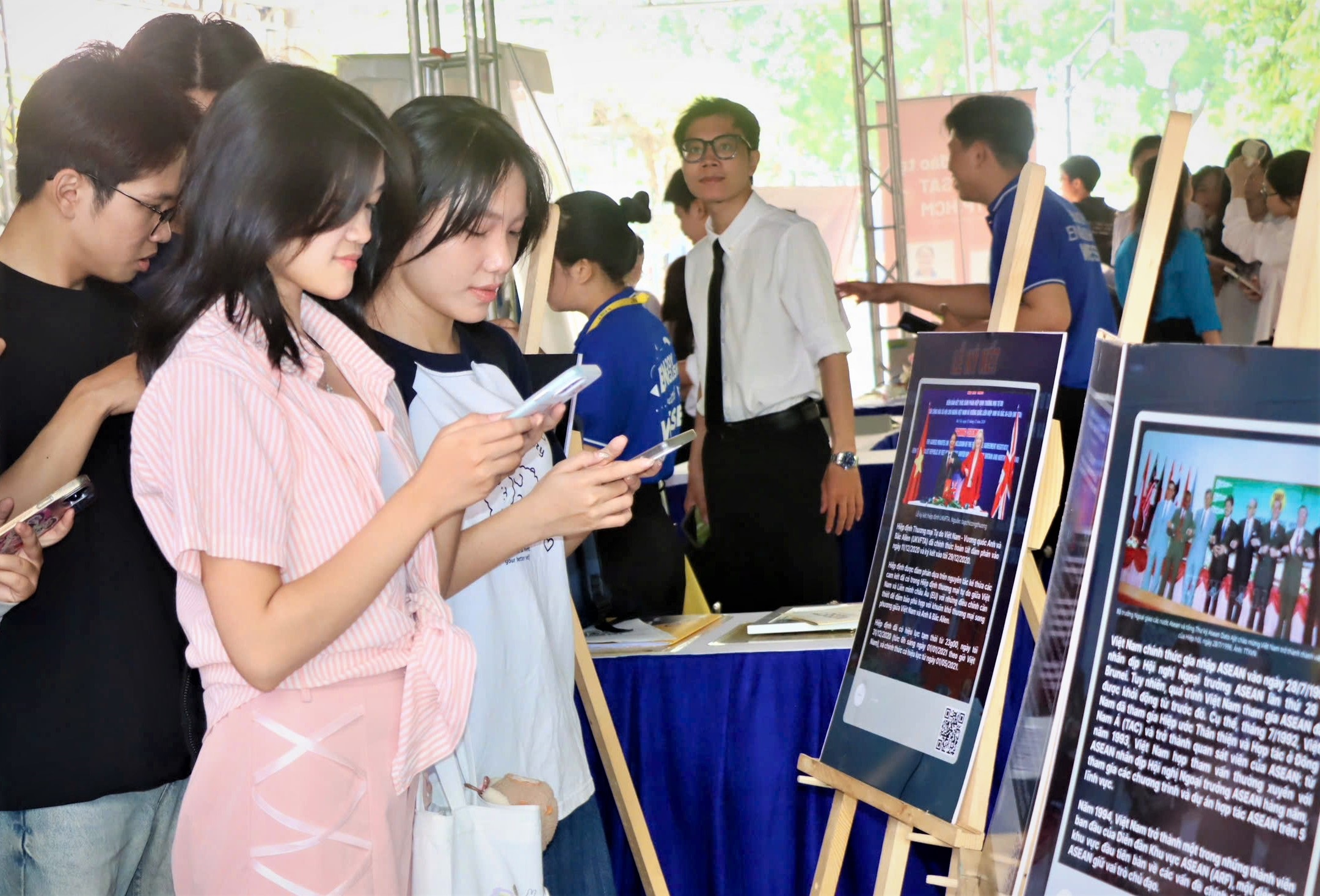 sinh viên - Ảnh 1.