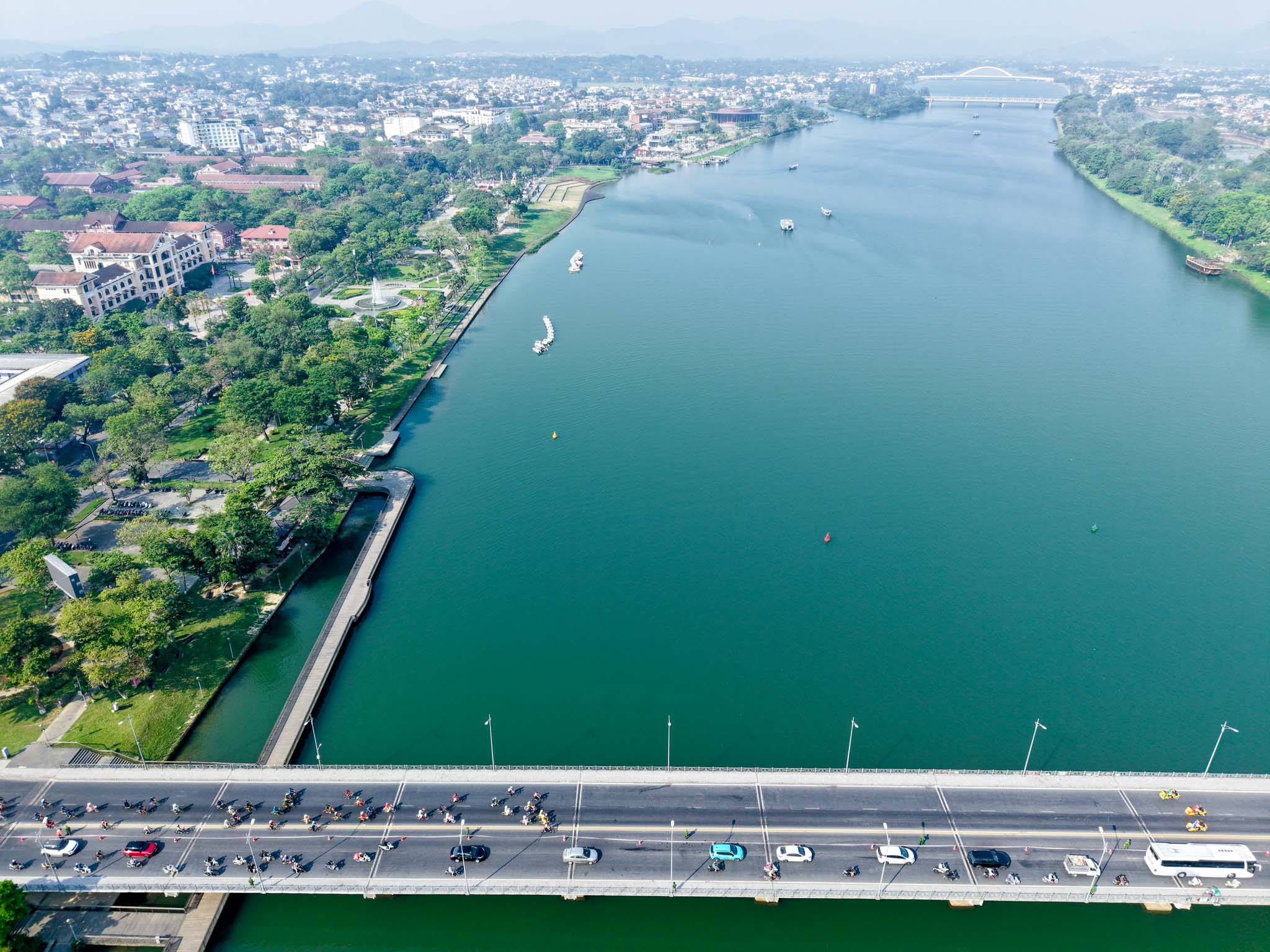 Cuộc đua xe đạp Cúp truyền hình TPHCM 2026: Marchuk Dzianis thắng chặng lần 4, giữ Áo vàng 1 Cuộc đua xe đạp Cúp truyền hình TPHCM 2026: Marchuk Dzianis thắng chặng lần 4, giữ Áo vàng - Áo xanh - Ảnh 4.