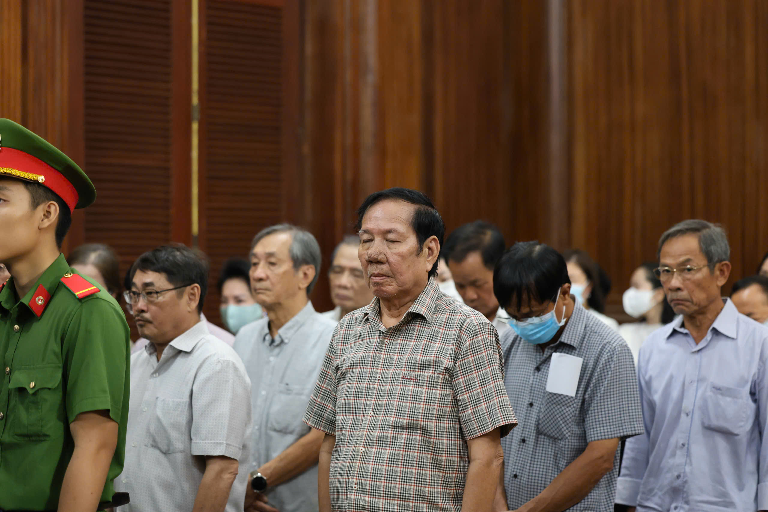 Cựu chủ tịch, Tổng giám đốc VRG nộp hàng chục tỉ đồng, xin miễn hình phạt 1 Cựu chủ tịch, Tổng giám đốc VRG nộp hàng chục tỉ đồng, xin miễn hình phạt - Ảnh 1.