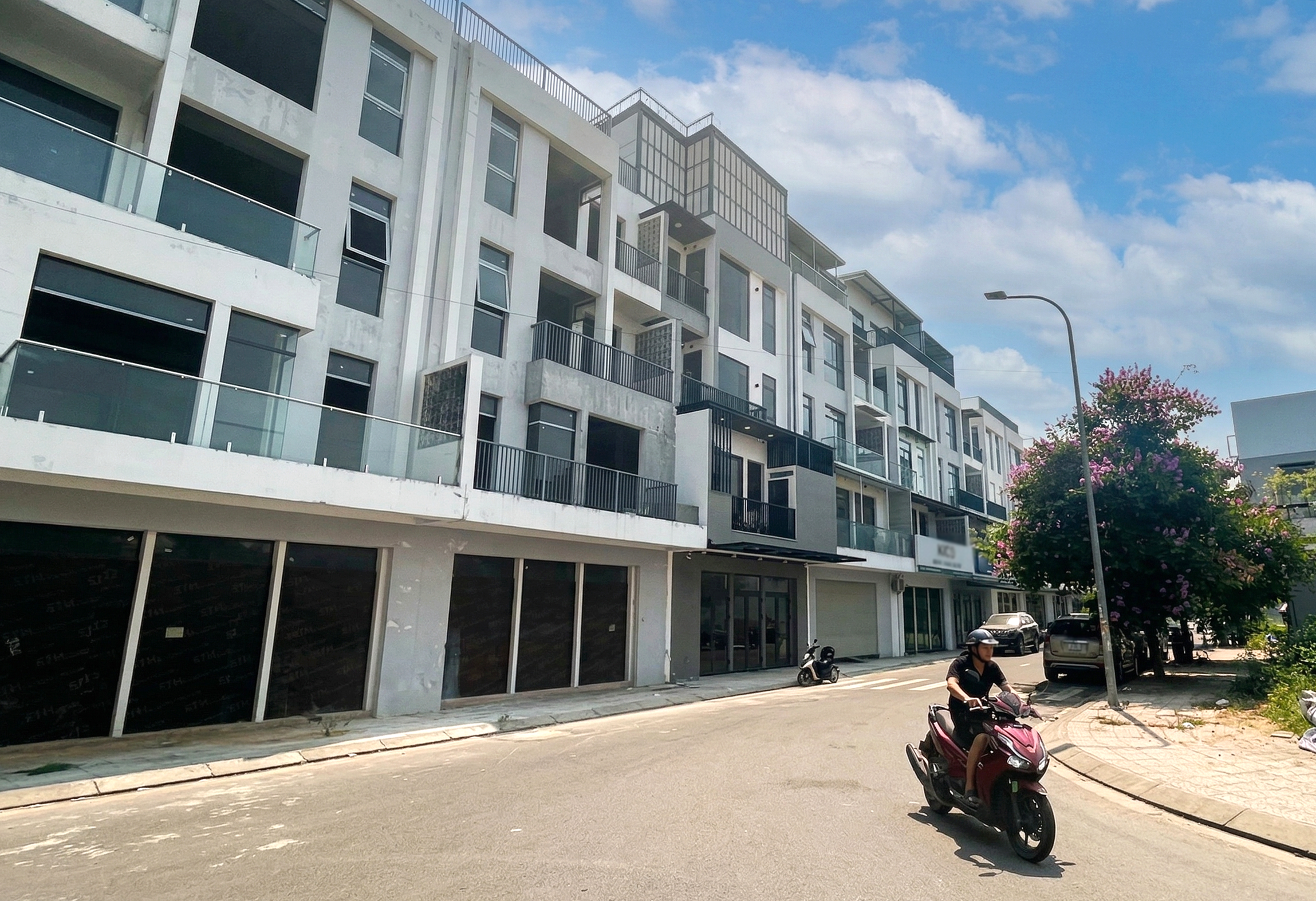 Đà Nẵng: Giá bất động sản kéo giá cả sinh hoạt tăng, lương dưới 10 triệu ngày càng 'khó sống' - Ảnh 1.