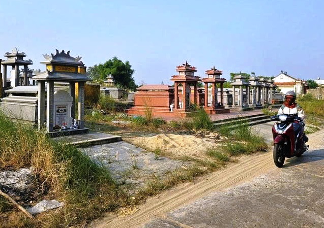 Đà Nẵng sẽ di dời gần 400.000 ngôi mộ để tái thiết không gian đô thị - Ảnh 1.