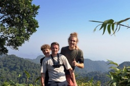 Du khách băng rừng vượt suối 5 tiếng, vỡ òa trước cảnh trên 'nóc nhà' Cúc Phương