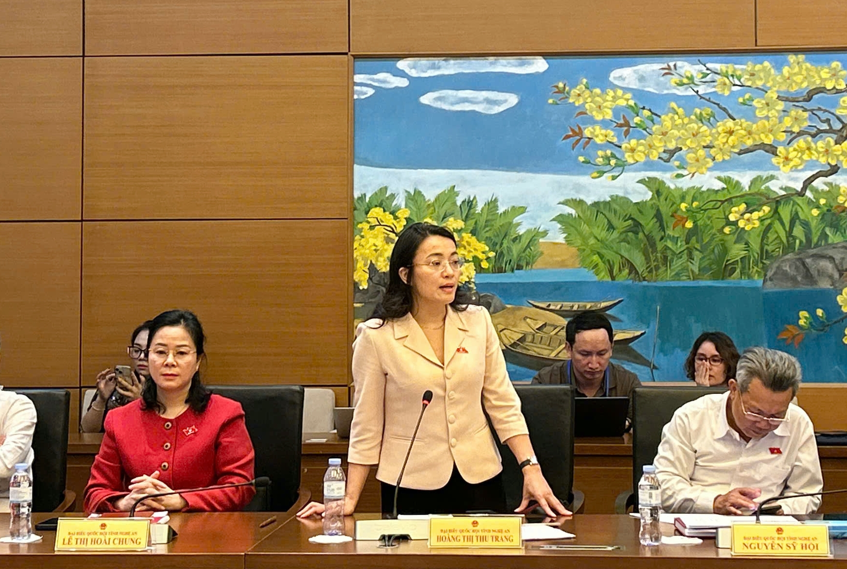 Đại biểu Quốc hội thảo luận về quy định chụp ảnh trong công chứng 2026 - Ảnh 1. Đại biểu Quốc hội thảo luận về quy định chụp ảnh trong công chứng 2026 - Ảnh 1.