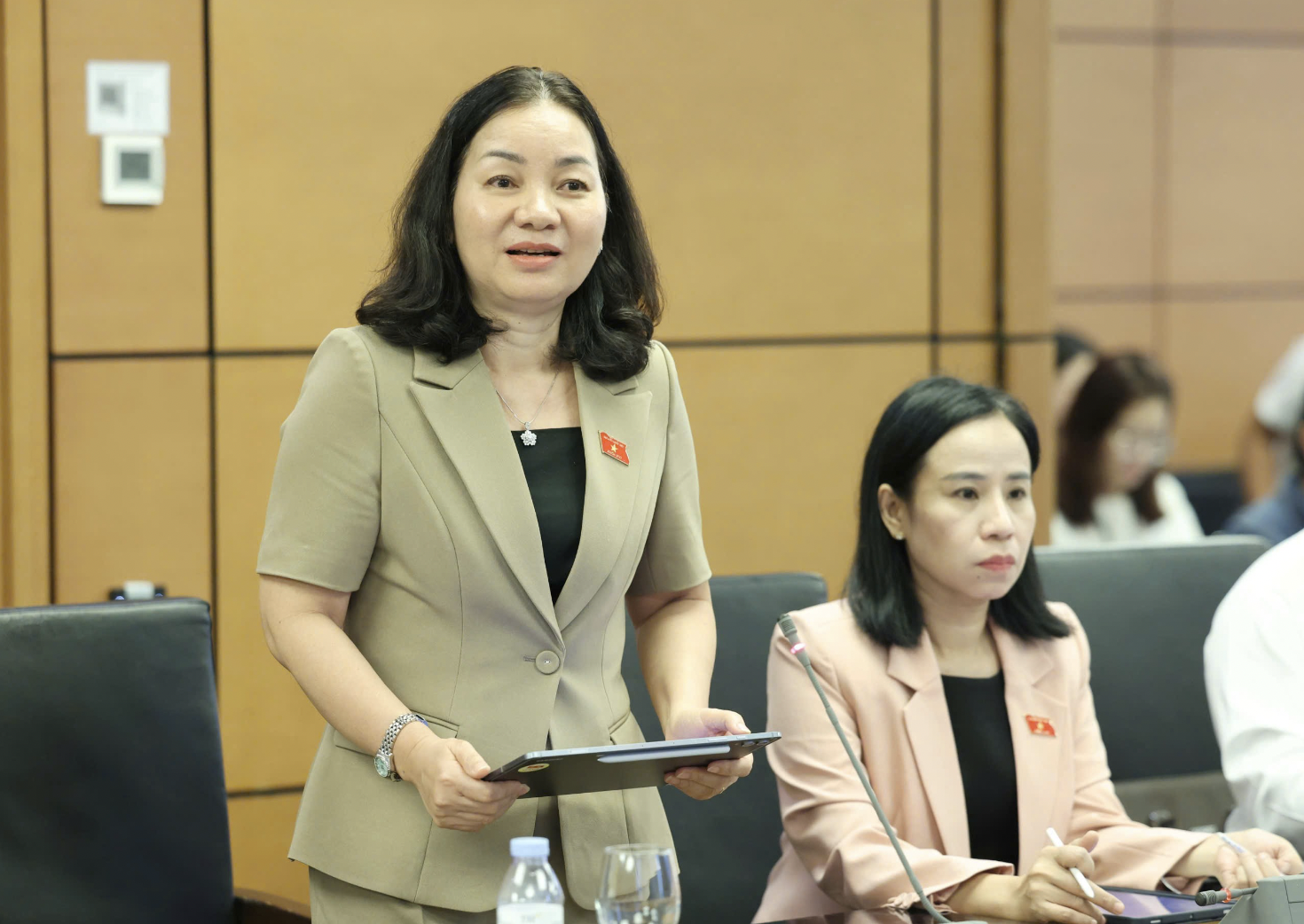 Đại biểu Trương Thị Bích Hạnh nêu bất cập dịch vụ công số 2026 - Ảnh 1.