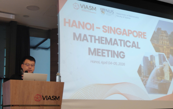 Giáo sư Han Fei tại hội thảo sáng ngày 5/4. Ảnh: Khánh Linh