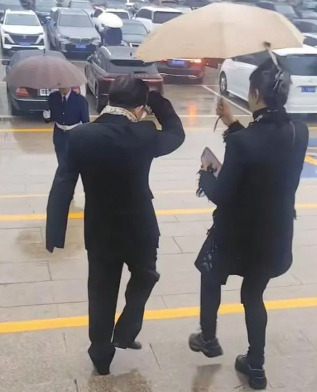 Dàn sao phim Tây du ký xúc động tiễn biệt vợ “Đường Tăng” Trì Trọng Thụy - 4