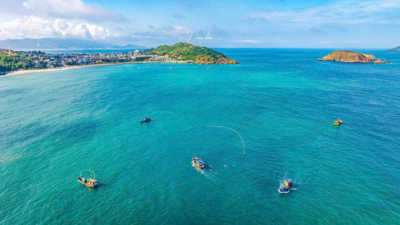 CÚ HÍCH NĂM DU LỊCH QUỐC GIA: Đánh thức thiên đường du lịch biển - Ảnh 1. CÚ HÍCH NĂM DU LỊCH QUỐC GIA: Đánh thức thiên đường du lịch biển - Ảnh 1.