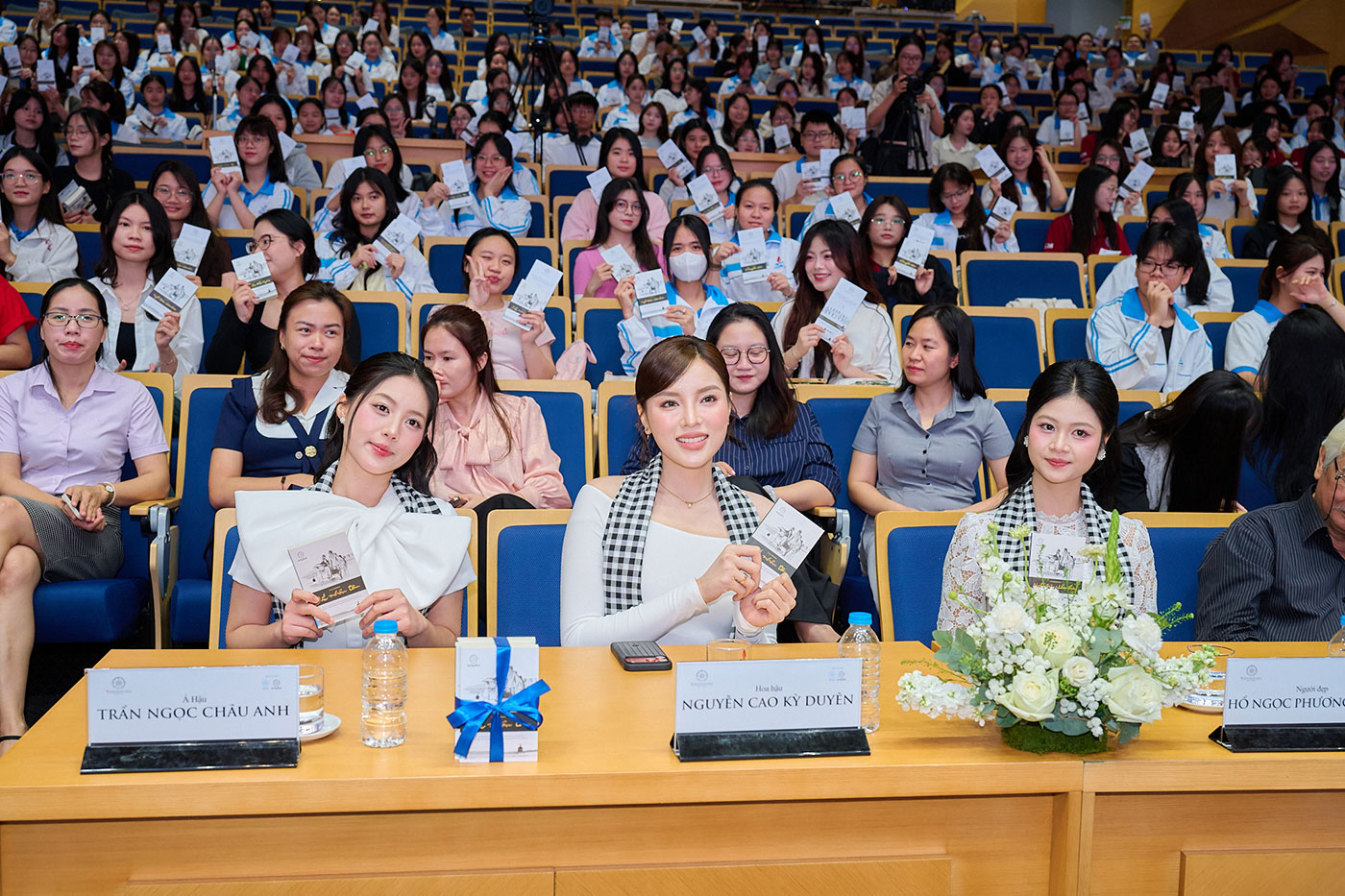 Hành trình Từ Trái Tim: Đánh thức ‘khát vọng kiến quốc’ từ những trang sách quý - Ảnh 1.