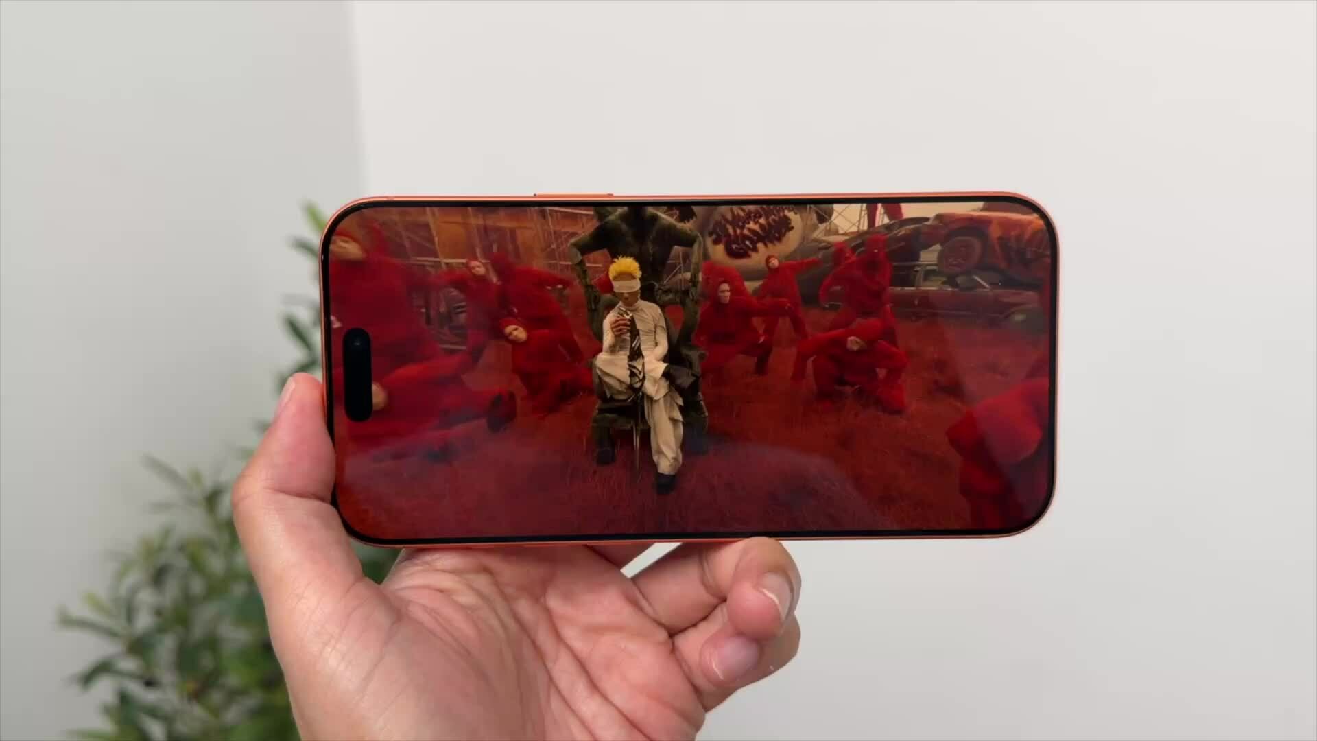 Đạo diễn Việt quay video 360 độ bằng 8 chiếc iPhone 17 Pro