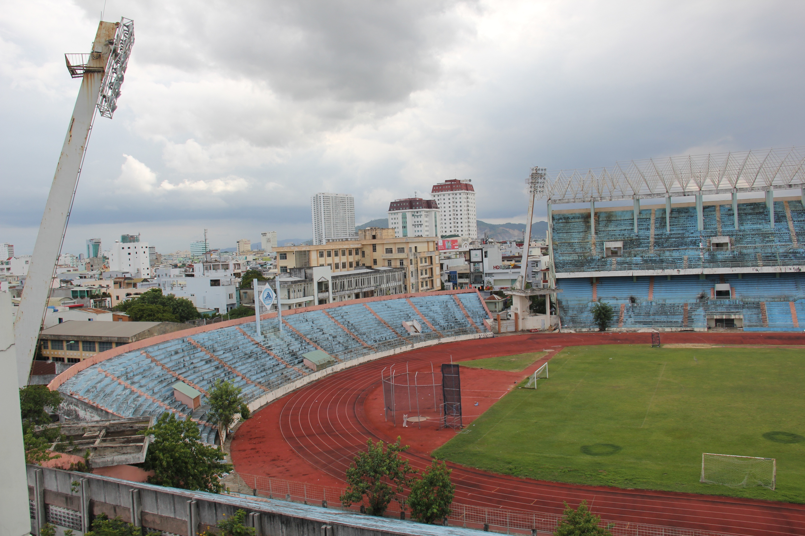 Đấu giá sân Chi Lăng với giá khởi điểm hơn 9.700 tỉ đồng, bước giá 90 tỉ đồng 1 sân Chi Lăng - Ảnh 1.