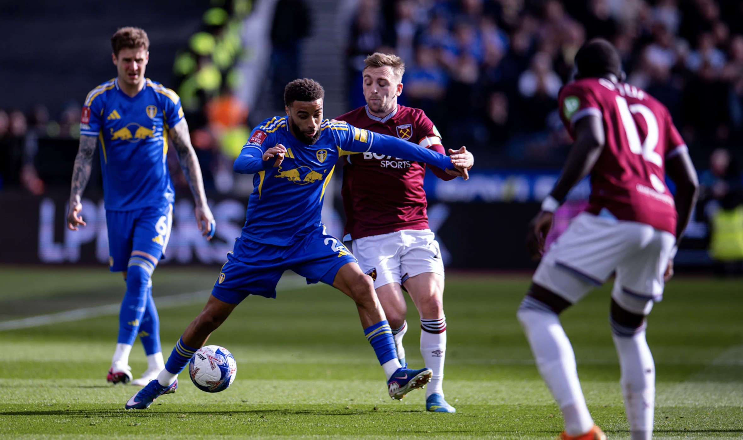 Dau sung nghet tho Leeds United vao ban ket FA