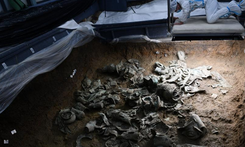 Đào hố tế lễ Tam Tinh Đôi, chuyên gia tìm thấy vũ khí 3.000 tuổi nằm thẳng đứng: Dấu vết ngoài hành tinh?- Ảnh 1. Đào hố tế lễ Tam Tinh Đôi, chuyên gia tìm thấy vũ khí 3.000 tuổi nằm thẳng đứng: Dấu vết ngoài hành tinh?- Ảnh 1.