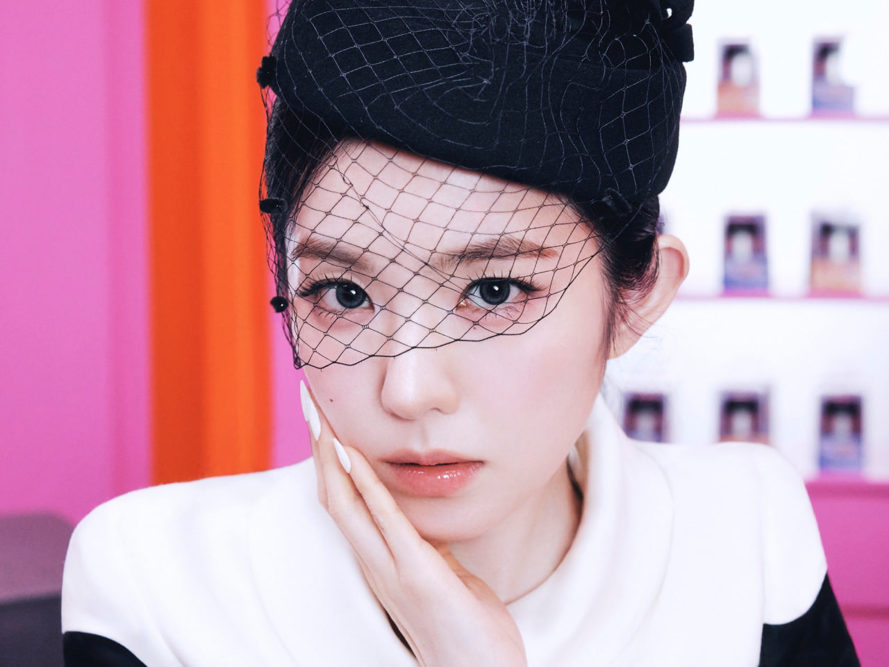 Mỹ nhân đẹp nhất showbiz hết thời: Ra nhạc không ai xem, ngoài nhan sắc chẳng còn gì để nhắc- Ảnh 1.