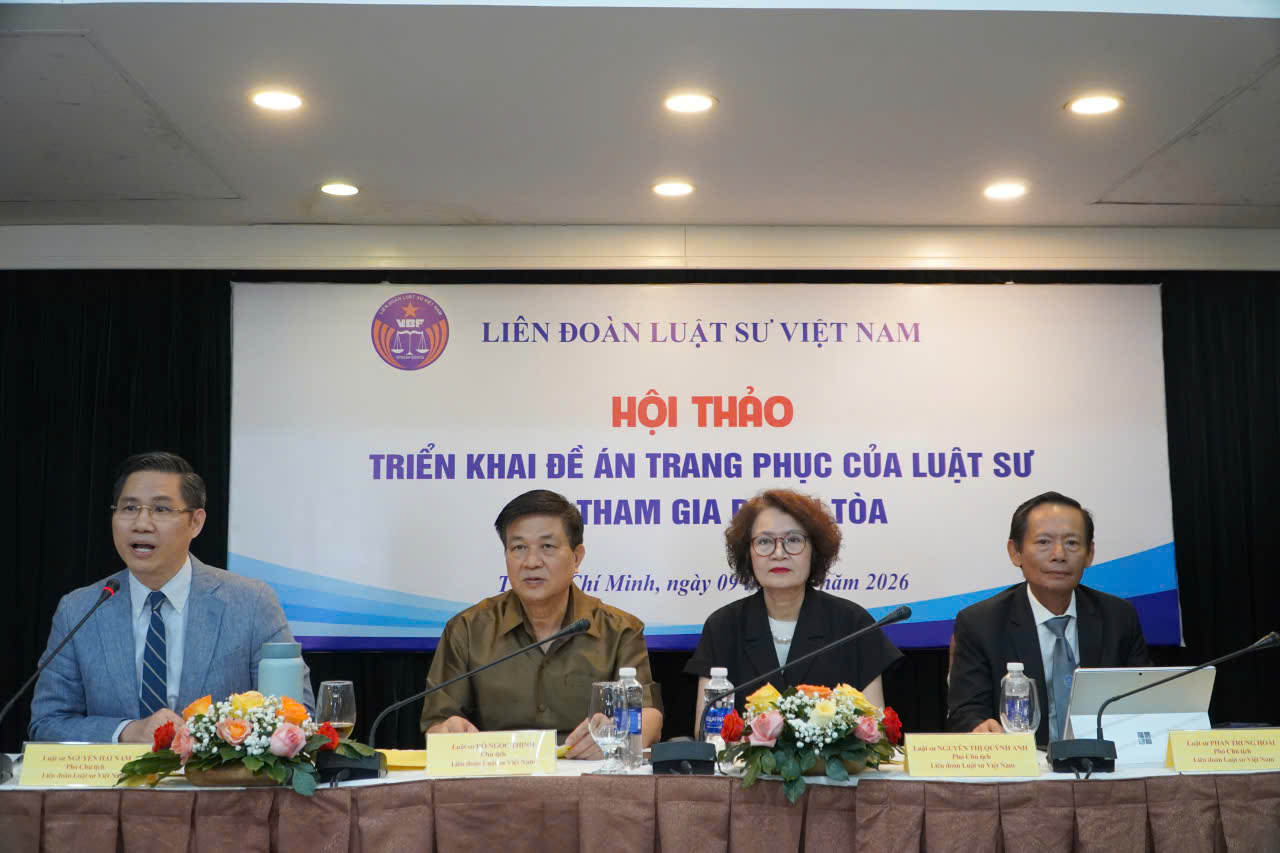 Áo choàng luật sư: Kết nối lịch sử - Ảnh 1. áo choàng - Ảnh 1.