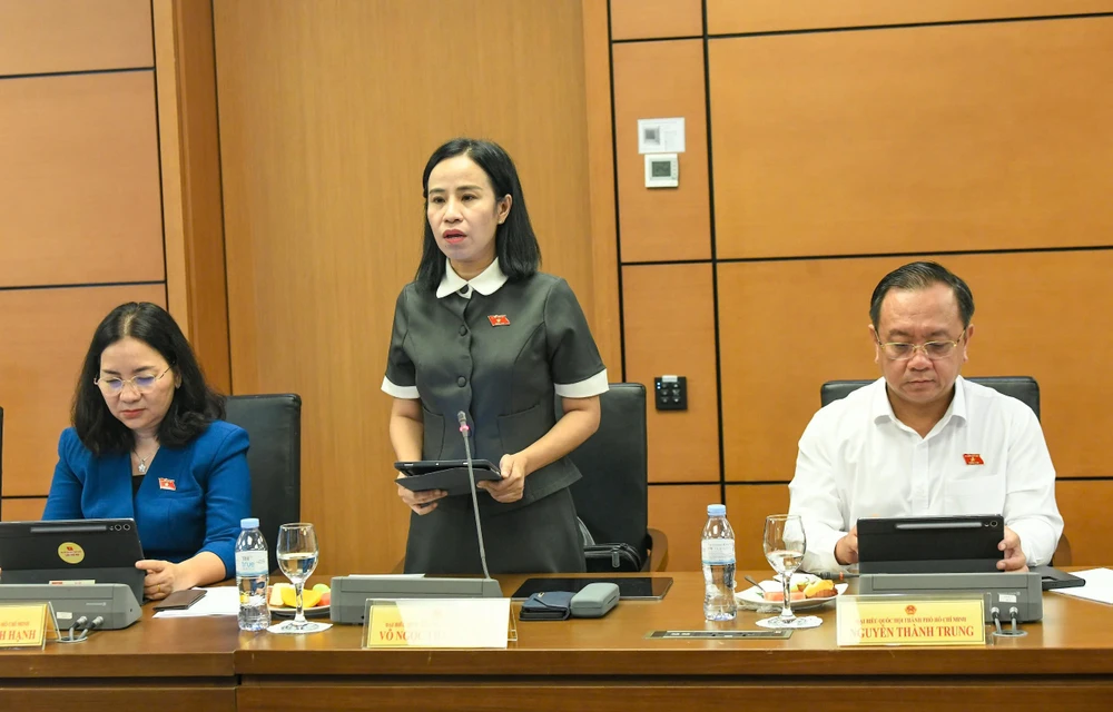 ĐBQH Võ Ngọc Thanh Trúc (TP.HCM) cho biết bà cơ bản thống nhất với sự cần thiết sửa đổi Luật Công chứng. Ảnh: LÂM HIỂN z7706861459131_a09b36009a5da0f9f9b1ac17592818f2.jpg