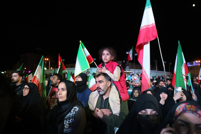 [Iranians react after a ceasefire announcement at the Enqelab square, in Tehran, on April 8 2026.