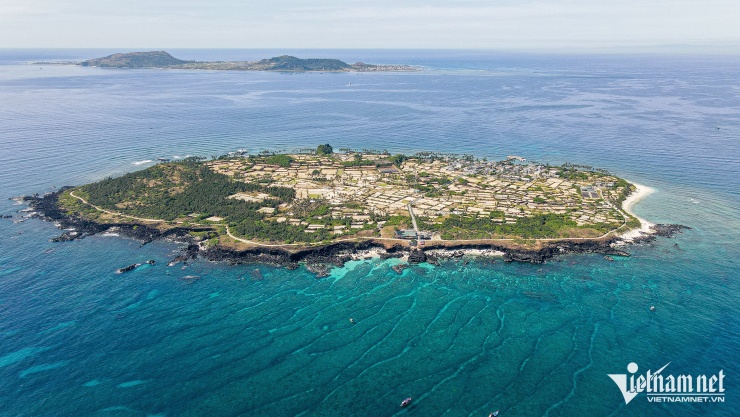 Điều bất thường thú vị trên hòn đảo được ví như Maldives của Việt Nam 1 Đảo Bé Lý Sơn được du khách ví như "thiên đường" du lịch giữa biển khơi. Ảnh: Linh Trang