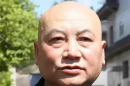 'Đường Tăng' Trì Trọng Thụy tiều tụy trong lễ tang vợ