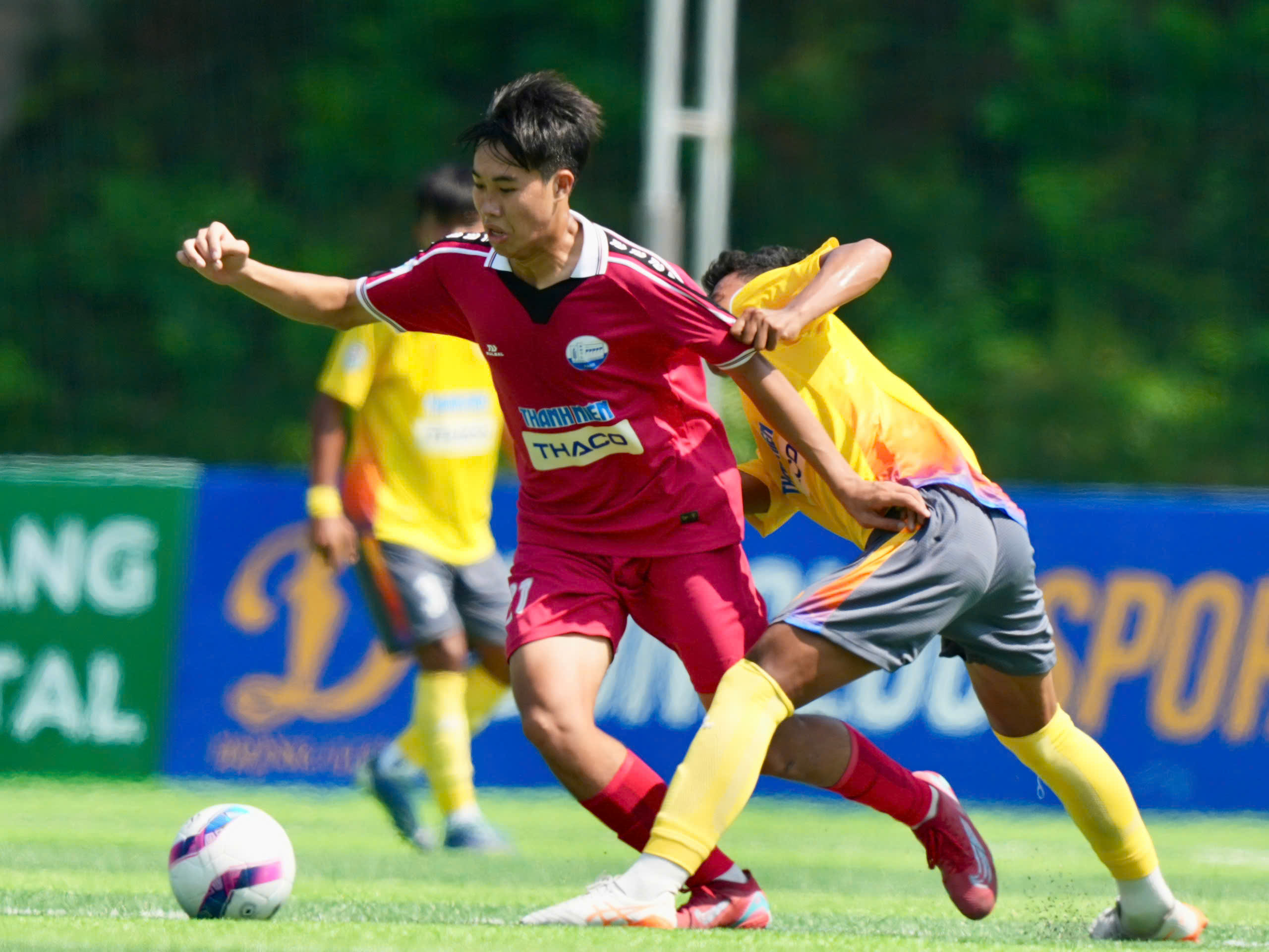 Điệu nhảy Ronaldinho và món quà ý nghĩa tặng thầy- Ảnh 1.