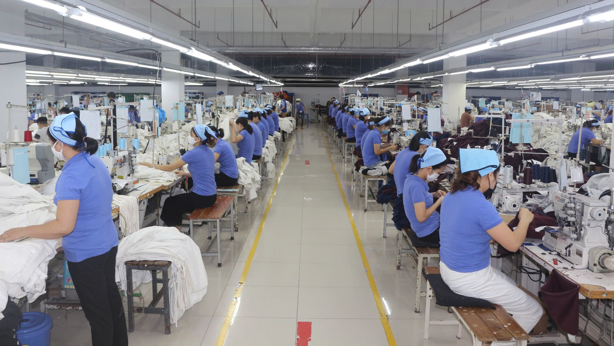 Doanh nghiệp tìm cách giảm tiêu dùng điện - Ảnh 1. giá điện - Ảnh 1.