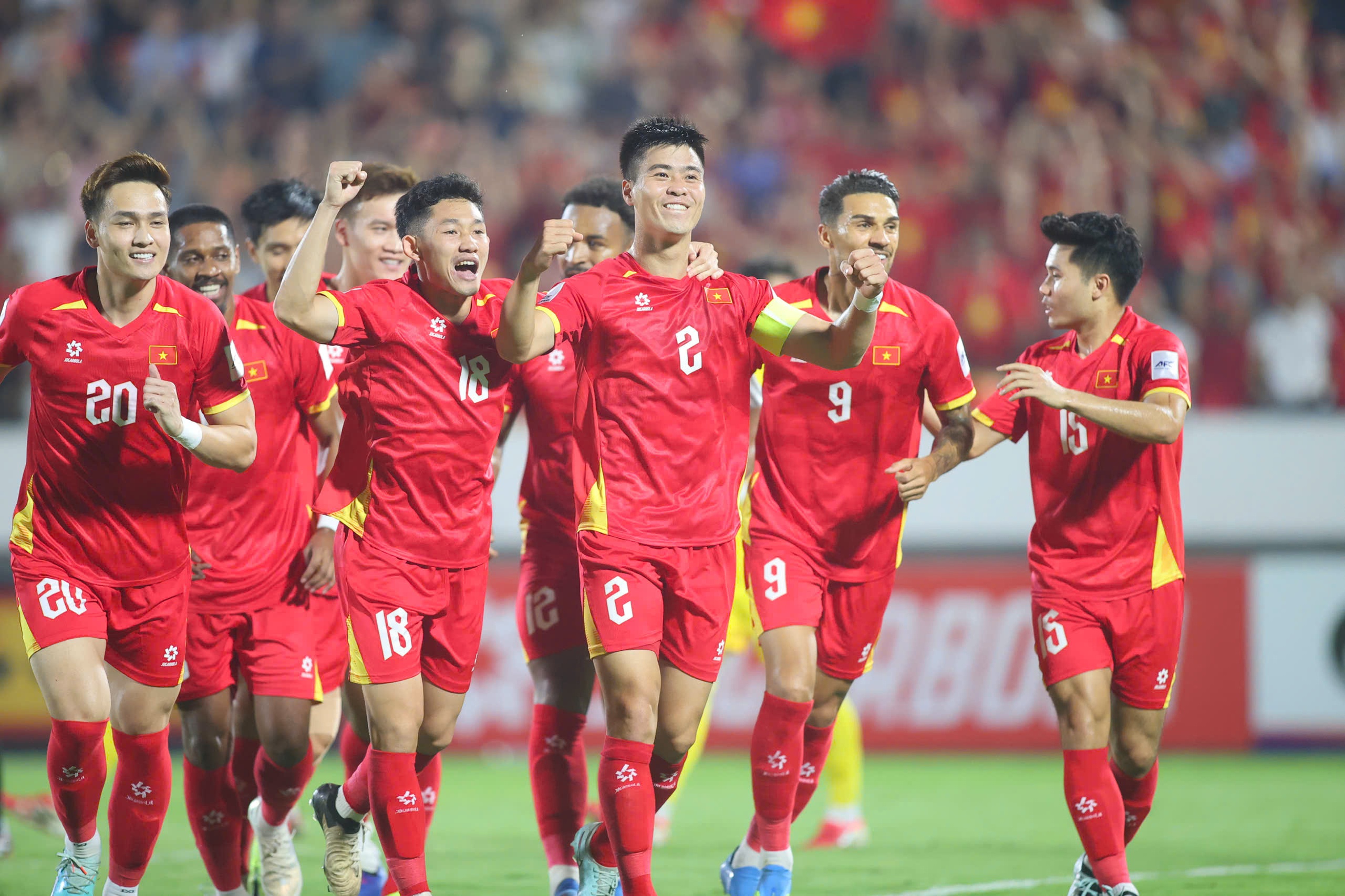 Đội tuyển Việt Nam công phá tốp 90 thế giới- Ảnh 1.